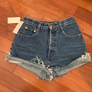 Vintage high waisted shorts fits size 25